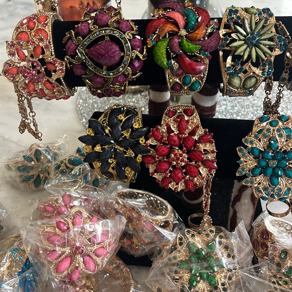 Gorgeous bracelets with and with out attached rings - Picture 5 of 11